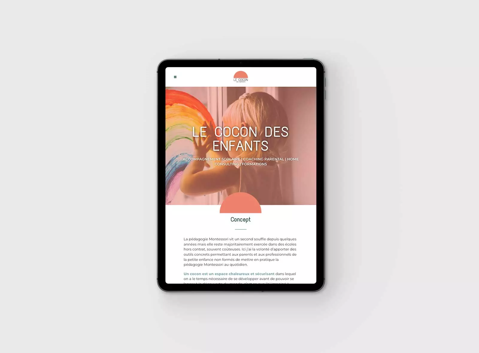 Mockup du rendu sur tablette du site web Le Cocon des enfants